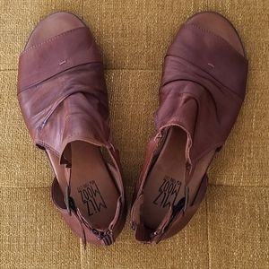 NWOT Miz Mooz Sandal